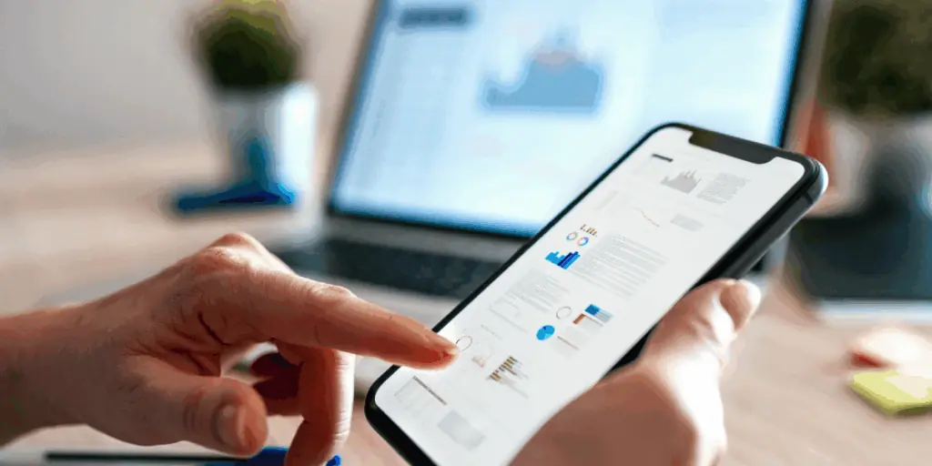How to Avoid Costly Mistakes Selecting Brokers in 2025 — Expert Tips for First-Time Indian Investors