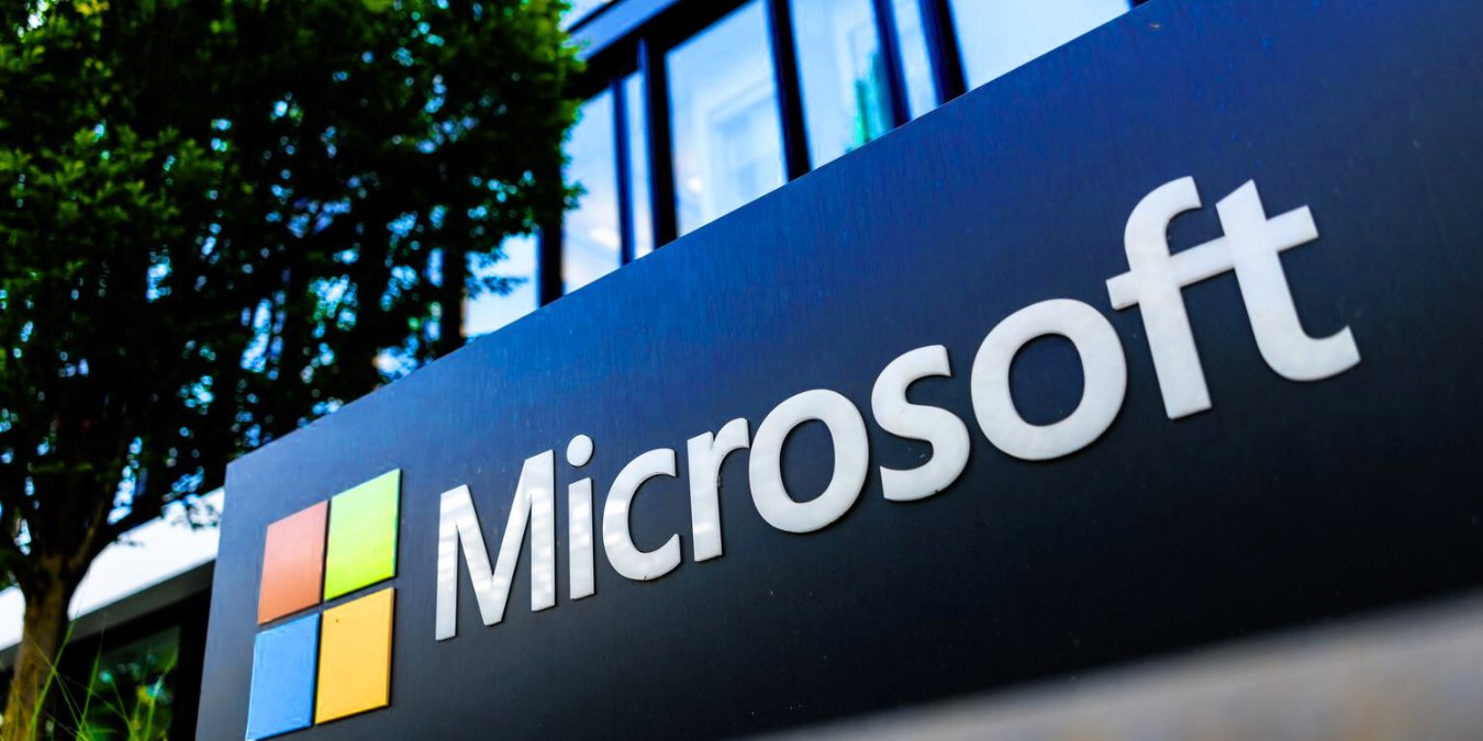 Microsoft Share Price Dips to $424: Stock Technicals Oversold at RSI 35