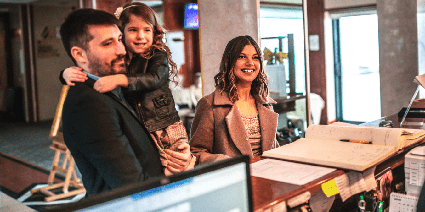 Which Credit Cards Give Free Hotel Stays and Travel Insurance in India?