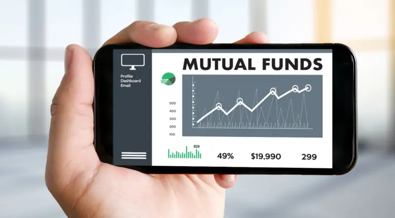 Everyone’s Chasing Hot Stocks – But This Boring Index Fund Strategy Is Crushing Most Active Funds in 2026